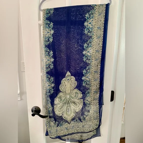 Delicate in nature yet bold in style. Blue shawl/scarf/poncho - Picture 2 of 9